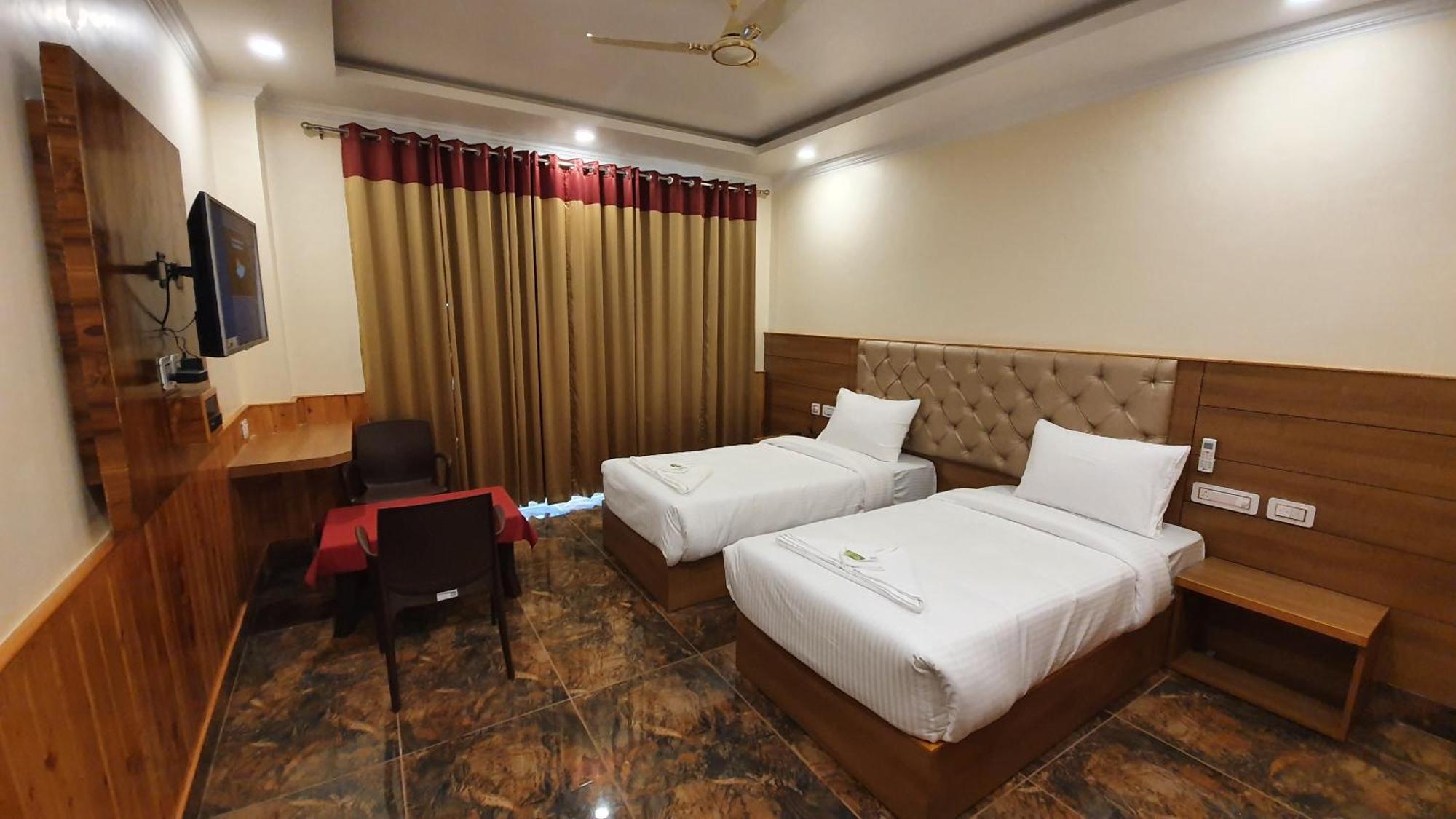 Nomadic Inn Dharamshala Exteriör bild